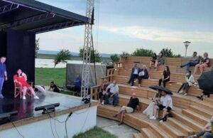 Debutul stagiunii teatrale